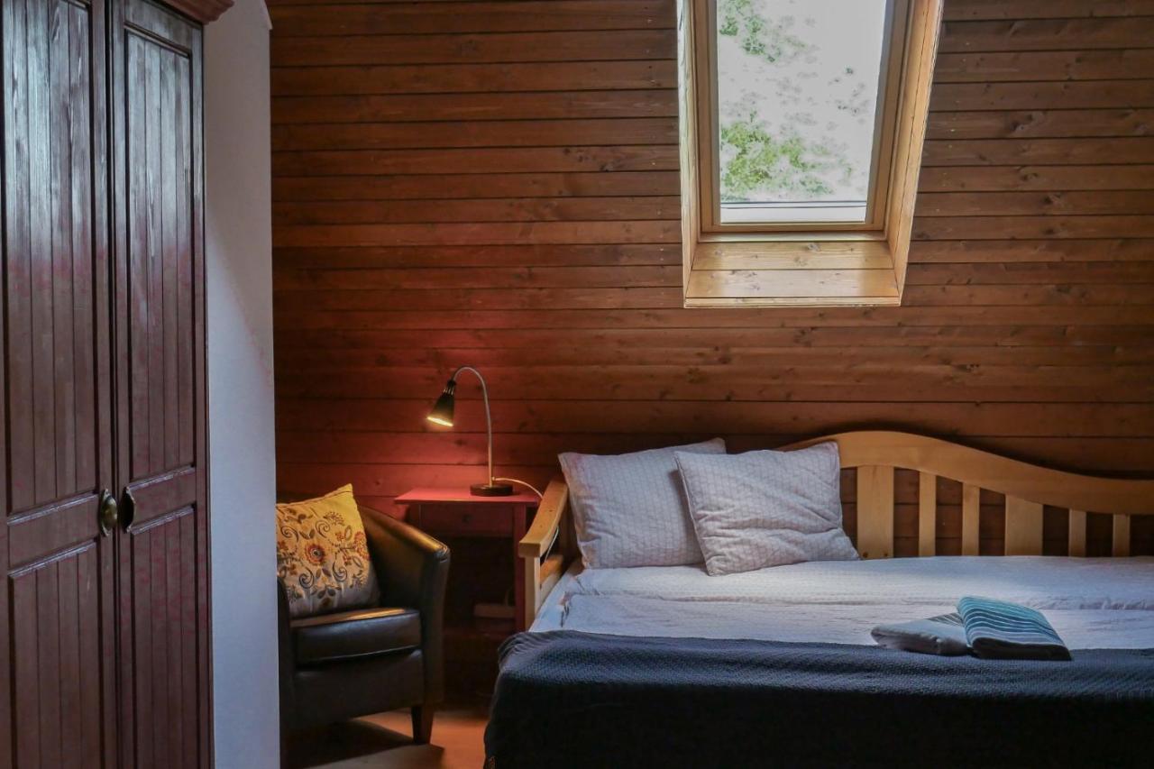 Rose Hip Hill Farm Bed & Breakfast Valea Tirnei Exterior photo