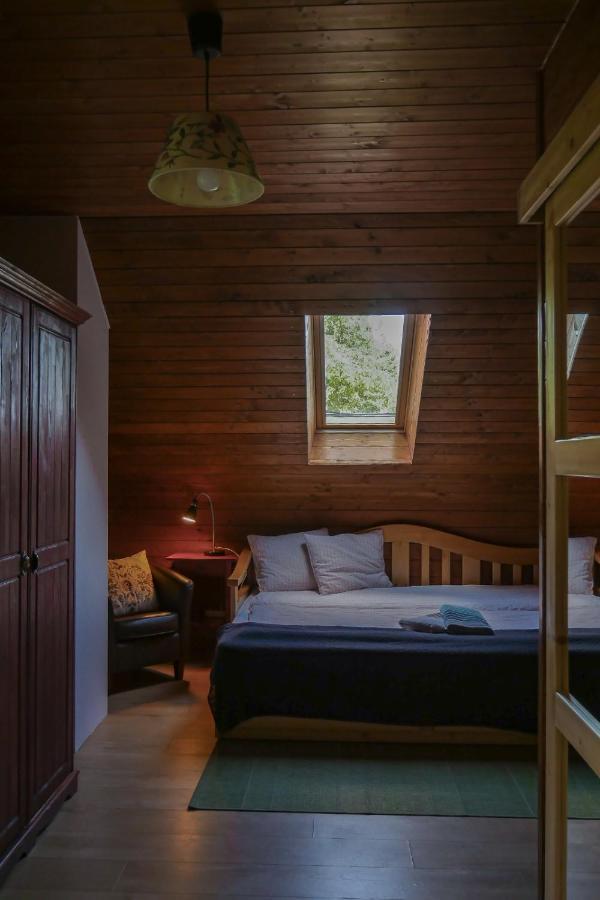 Rose Hip Hill Farm Bed & Breakfast Valea Tirnei Exterior photo