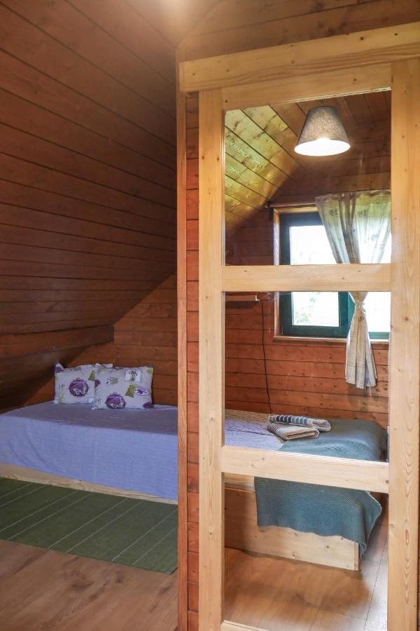 Rose Hip Hill Farm Bed & Breakfast Valea Tirnei Exterior photo