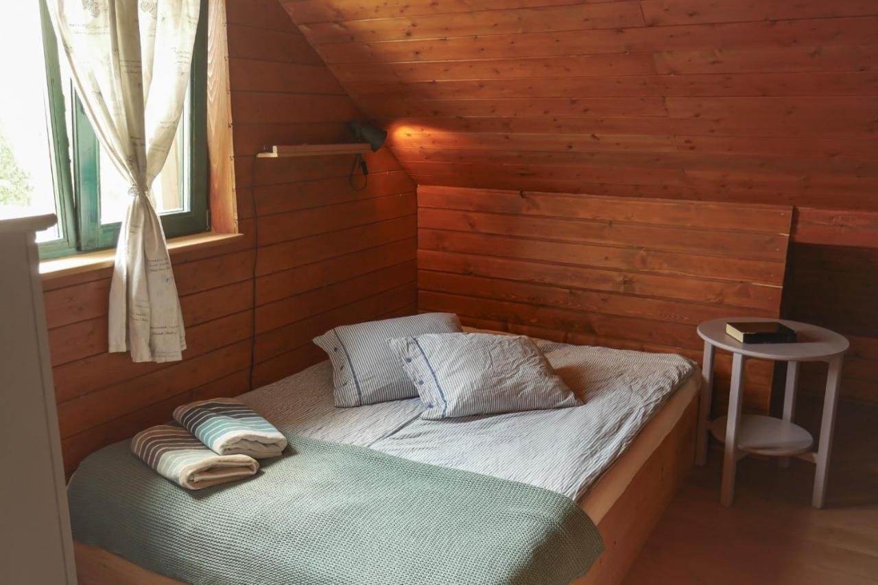 Rose Hip Hill Farm Bed & Breakfast Valea Tirnei Exterior photo